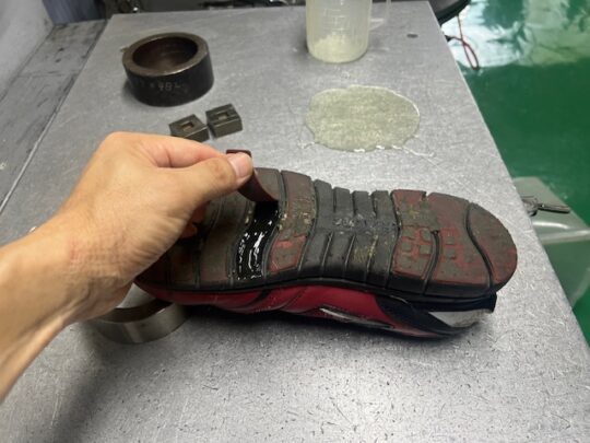 靴の修理承ります!?